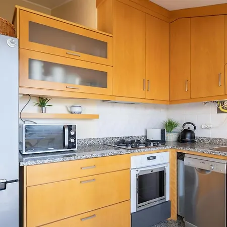 Host Wise - Stunning Modern Flat W Terrace Miramar Gaia Apartament