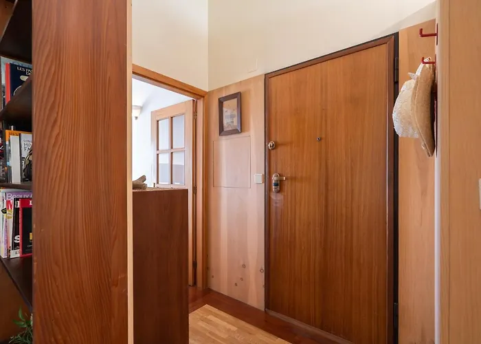 Host Wise - Stunning Modern Flat W Terrace Miramar Gaia