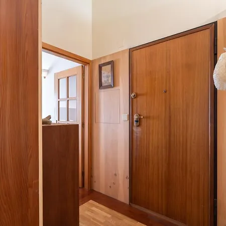 Host Wise - Stunning Modern Flat W Terrace Miramar Gaia