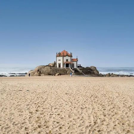 Host Wise - Stunning Modern Flat W Terrace Miramar Gaia * Vila Nova de Gaia