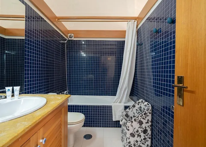 Host Wise - Stunning Modern Flat W Terrace Miramar Gaia Apartment